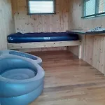 Glamping Hut,r95t3ct Campsite *
