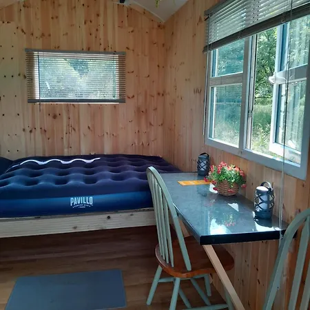 Glamping Hut,r95t3ct